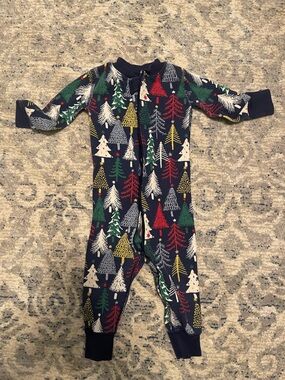 Hanna Andersson baby Christmas Tree-Print One-Piece Pajamas